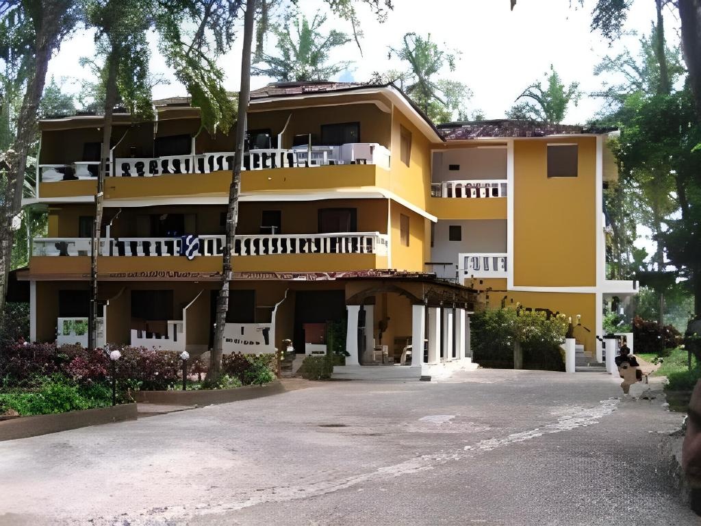 Palm Resort  Property Views  Exterior View 1