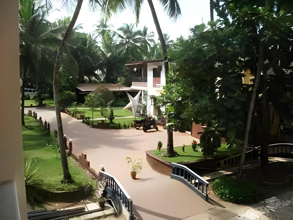 Palm Resort  Property Views  Exterior View 9