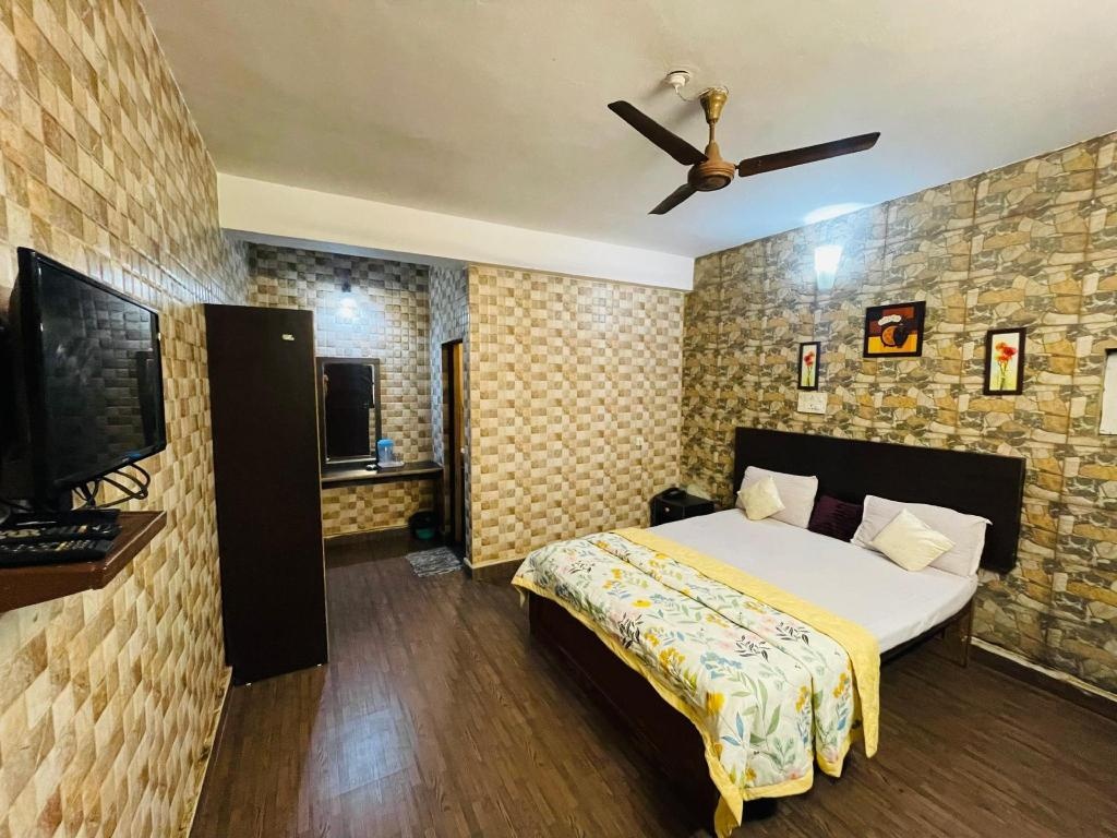 Palm Resort  Rooms  Rooms Image 1 1
