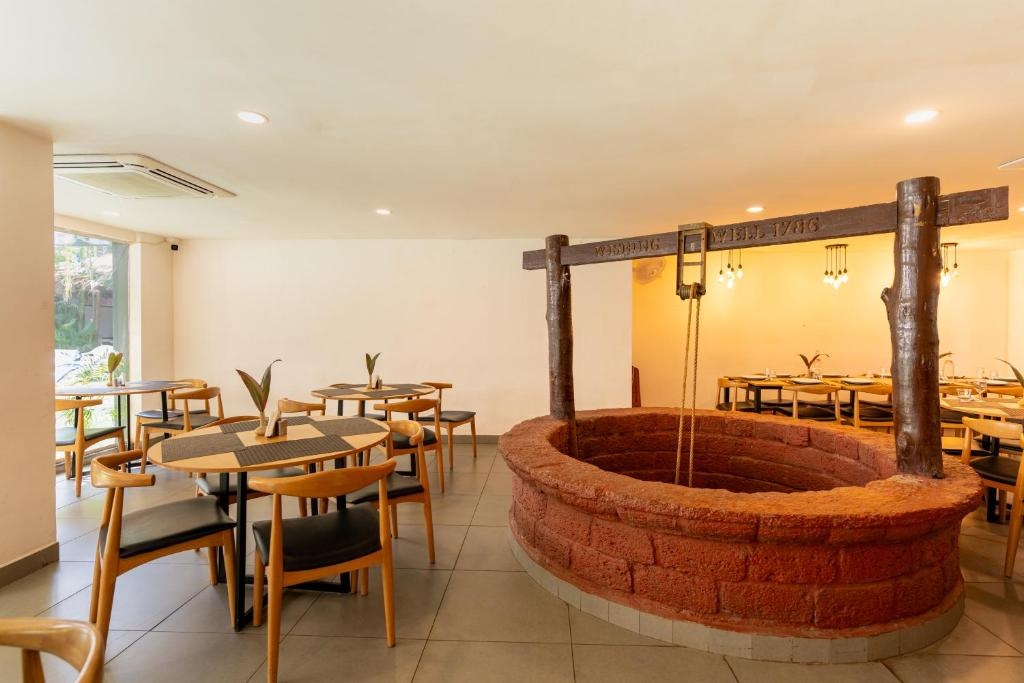 Magnum Resorts Near Candolim Beach  Dining  Restaurant 9