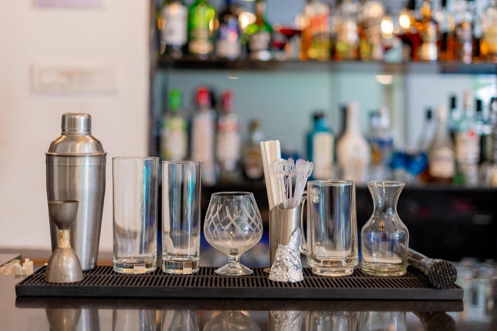 Magnum Resorts Near Candolim Beach  Facilities  Barlounge 40