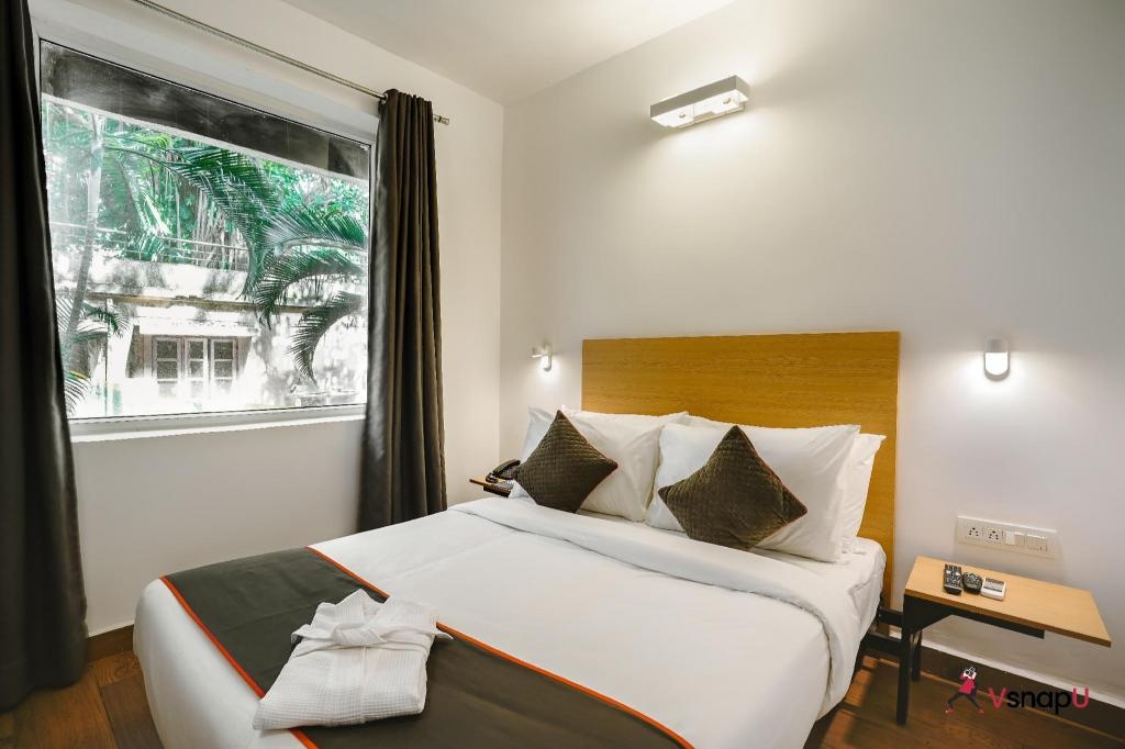 Magnum Resorts Near Candolim Beach  Rooms  Junior Suite With Balcony Bed 7
