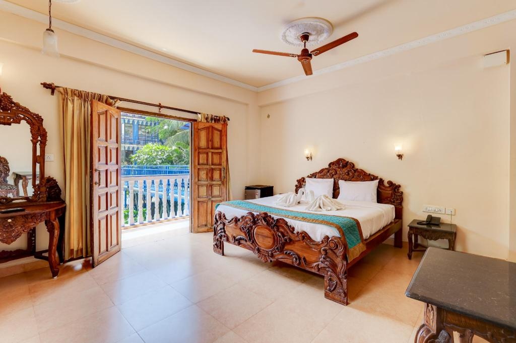 Mayflower Beach Resort Baga  Rooms  Deluxe King Room Bed 2
