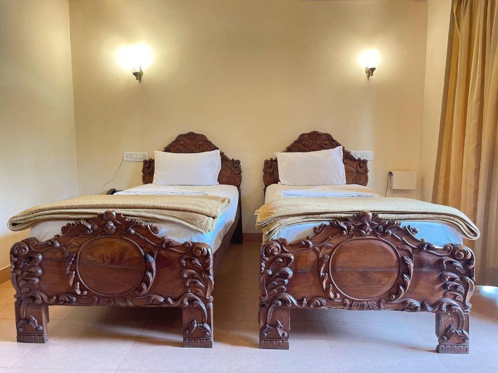 Mayflower Beach Resort Baga  Rooms  Deluxe Twin Room Bed 5