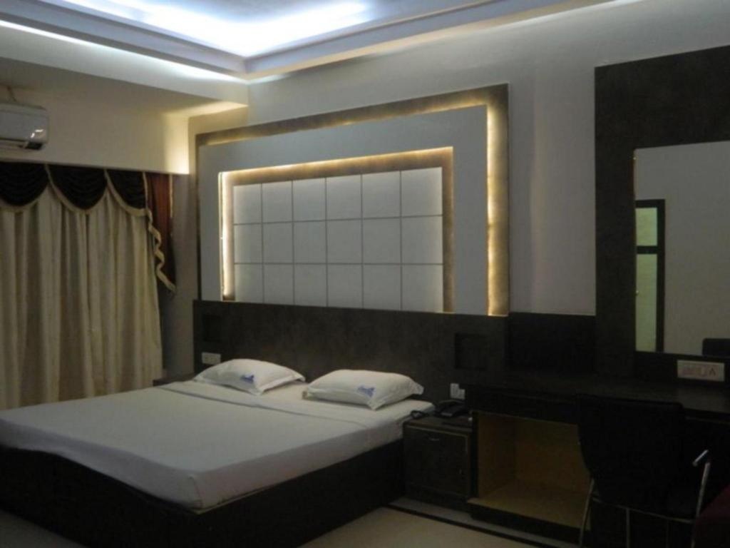 Silver Sands Beach Resort  Rooms  Suite Air Conditioning 3