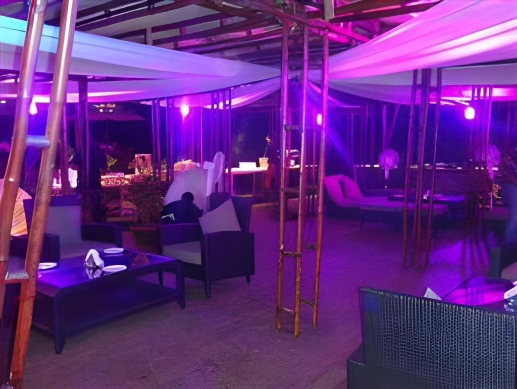 Fahrenheit Hotels And Resorts  Facilities  Barlounge 3