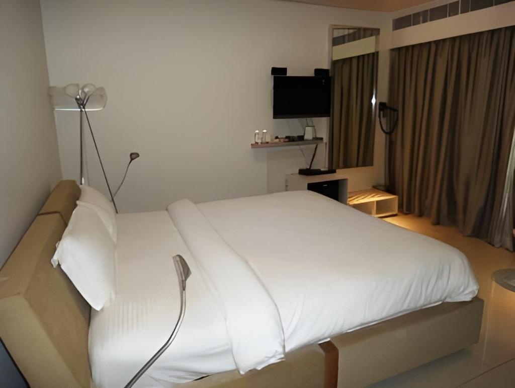 Fahrenheit Hotels And Resorts  Rooms  Cozy Suite 6