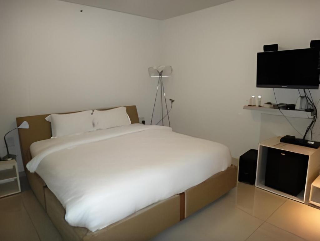 Fahrenheit Hotels And Resorts  Rooms  Cozy Suite 7