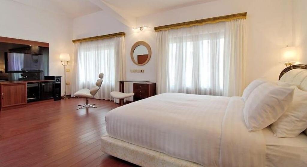 White Pearl Suites  Rooms  Rooms Image 6 6