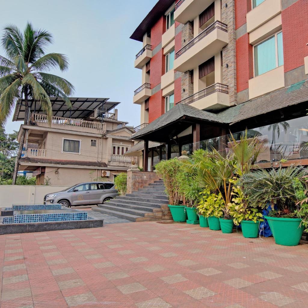 Godwin Candolim Goa  Facilities  Parking Lot 24