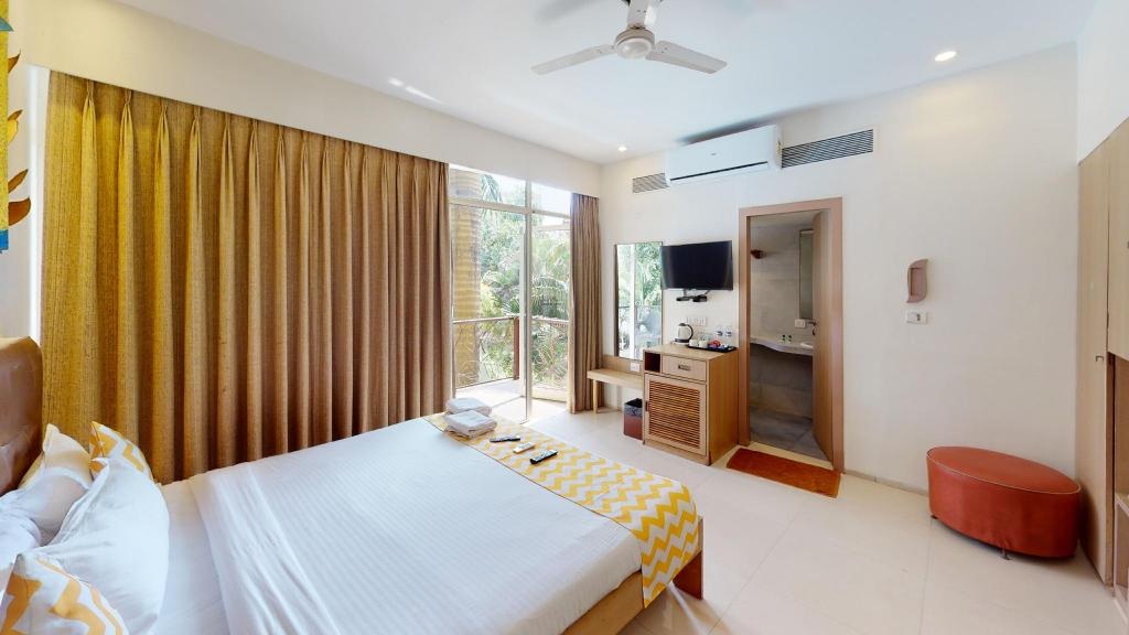 Sharanam Green Resort  Rooms  Deluxe Room With Balcony Bed 2