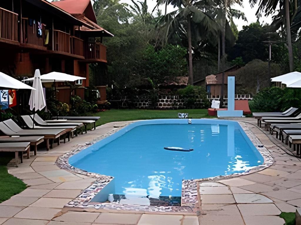 Sea Breeze Inn  Facilities  Swimming Pool 3