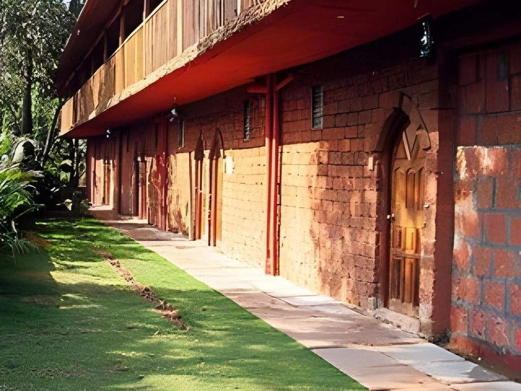Sea Breeze Inn  Property Views  Exterior View 3