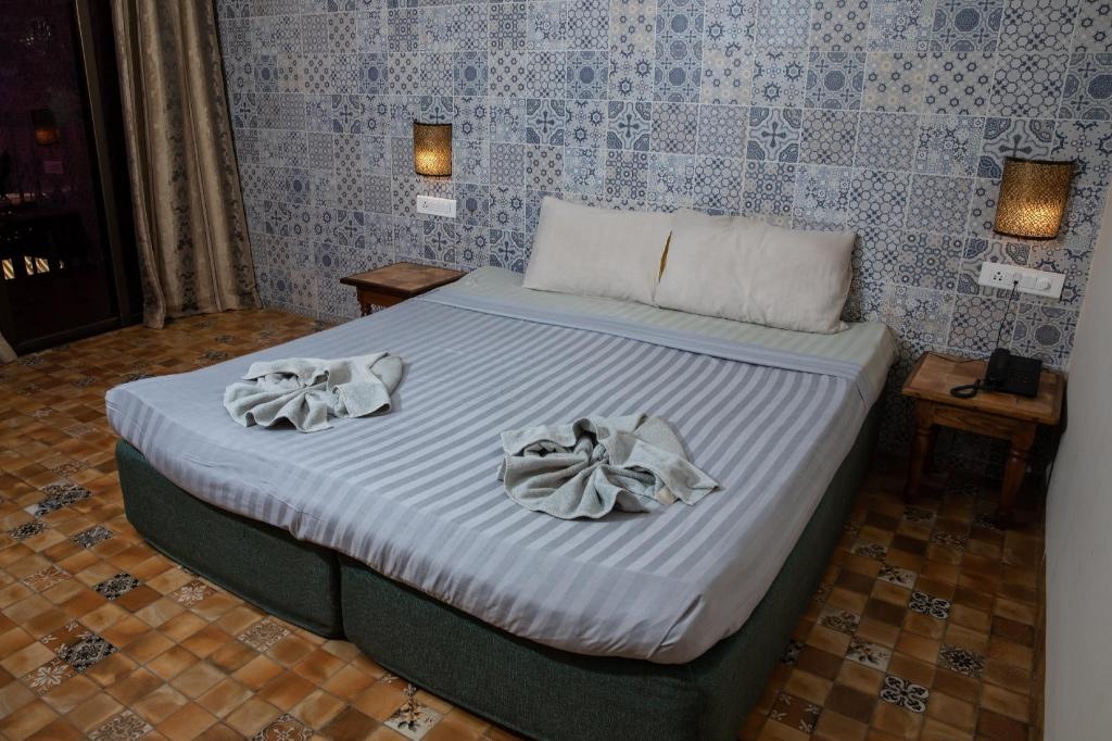 Sea Breeze Inn  Rooms  Standard Room Only Bed 1