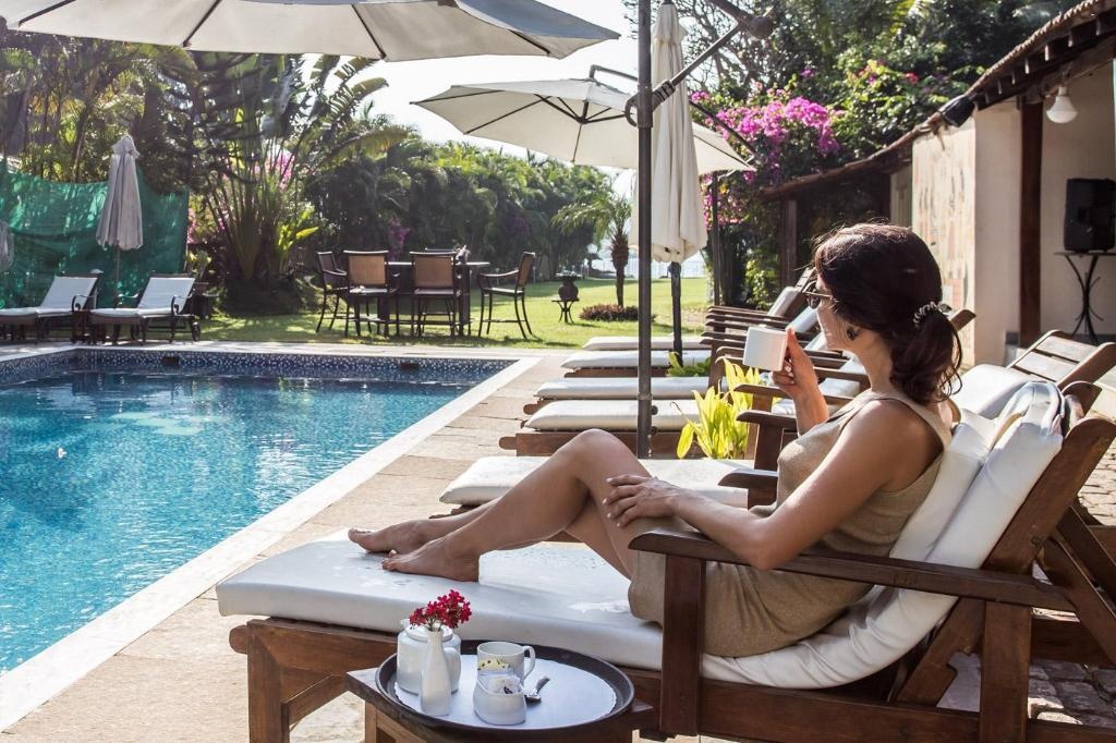 Safira River Front Resort  Facilities  Poolside Bar 12