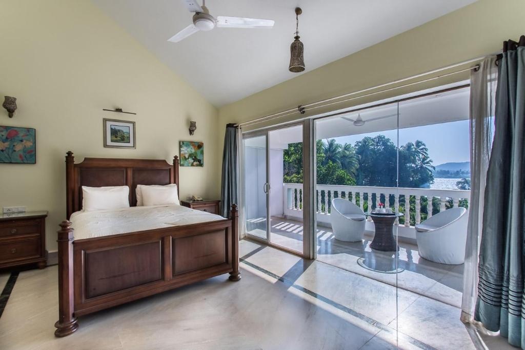 Safira River Front Resort  Rooms  Standard River View Bedroom 4