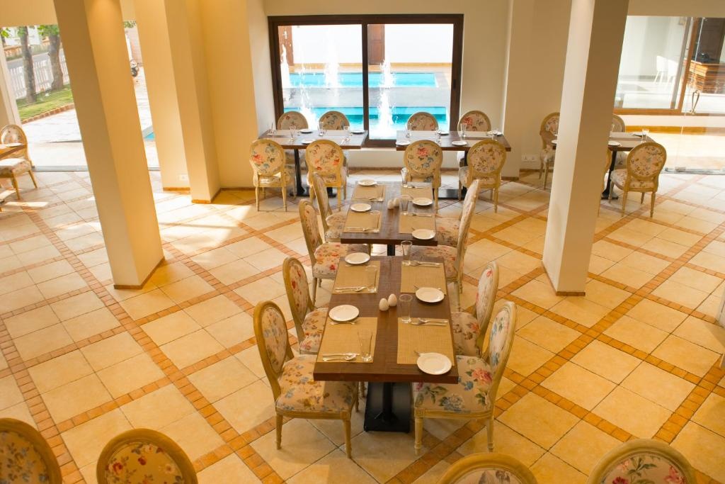 The Ivy Anjuna  Dining  Restaurant 3