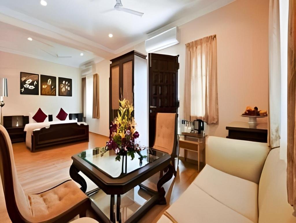 Deltin Palms Riverfront Resort  Rooms  Grand Suite Guestroom 1