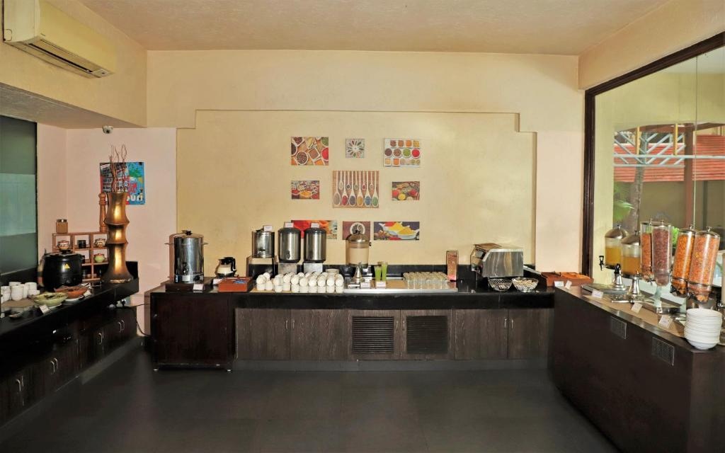 Golden Tulip Goa Candolim  Dining  Dining Image 21 21