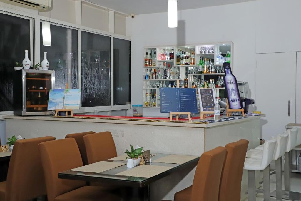 Golden Tulip Goa Candolim  Dining  Dining Image 24 24