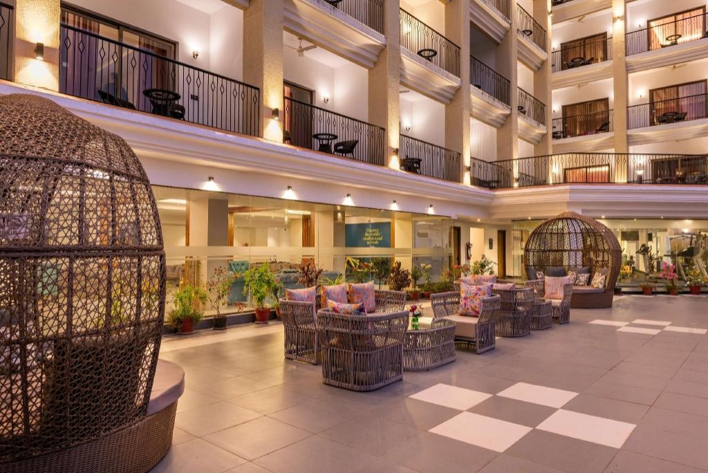 Golden Tulip Goa Candolim  Facilities  Swimming Pool 1