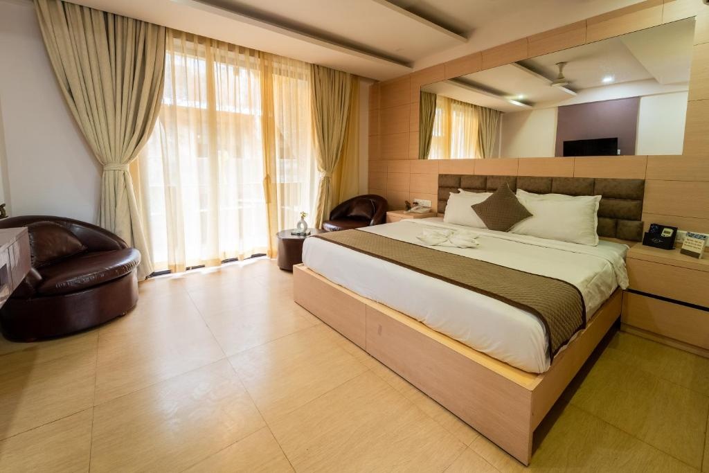 Grandeur De Sanchi Resort  Rooms  King Room With Balcony 5