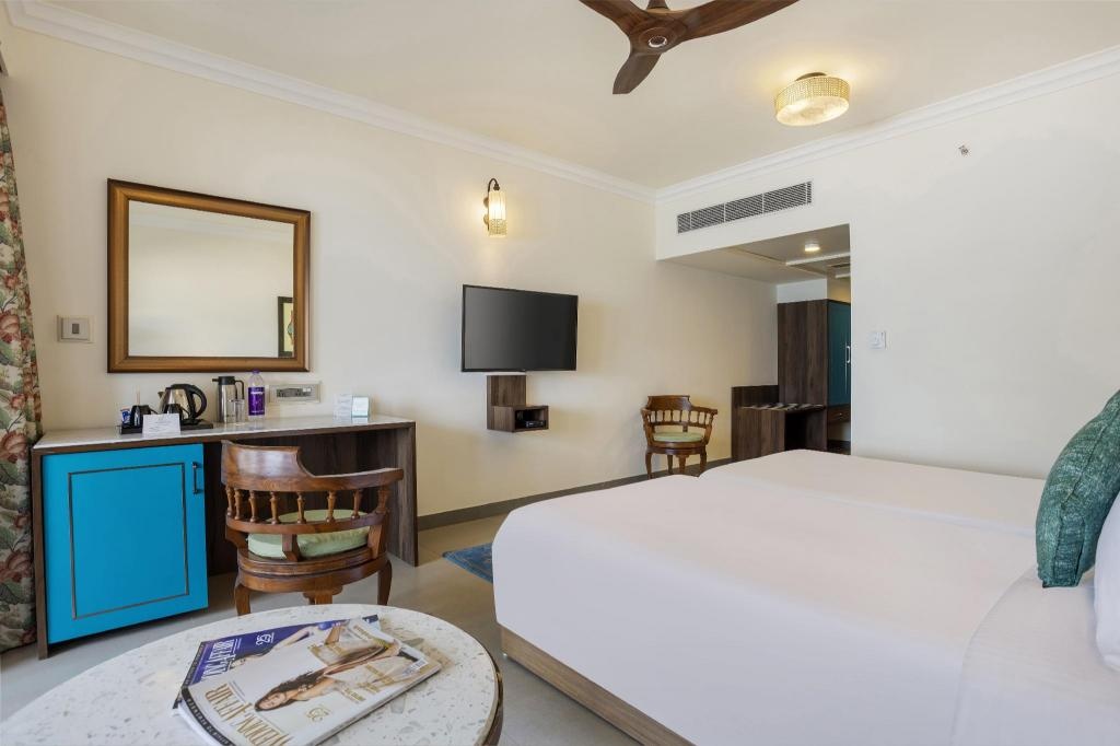 Bogmallo Beach Resort  Rooms  Corner Suite Sea View Bed 3
