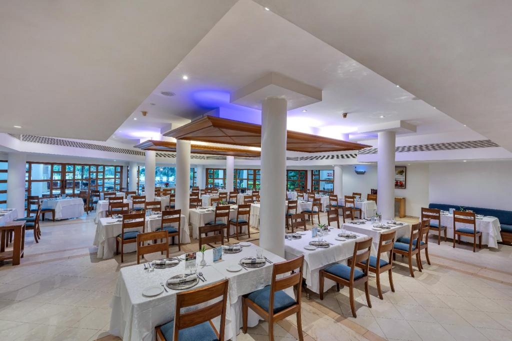 Club Mahindra Varca Beach Resort  Dining  Restaurant 5