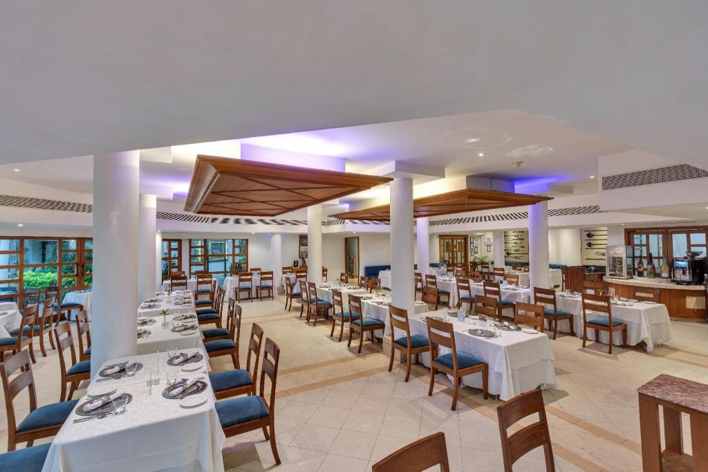Club Mahindra Varca Beach Resort  Dining  Restaurant 7