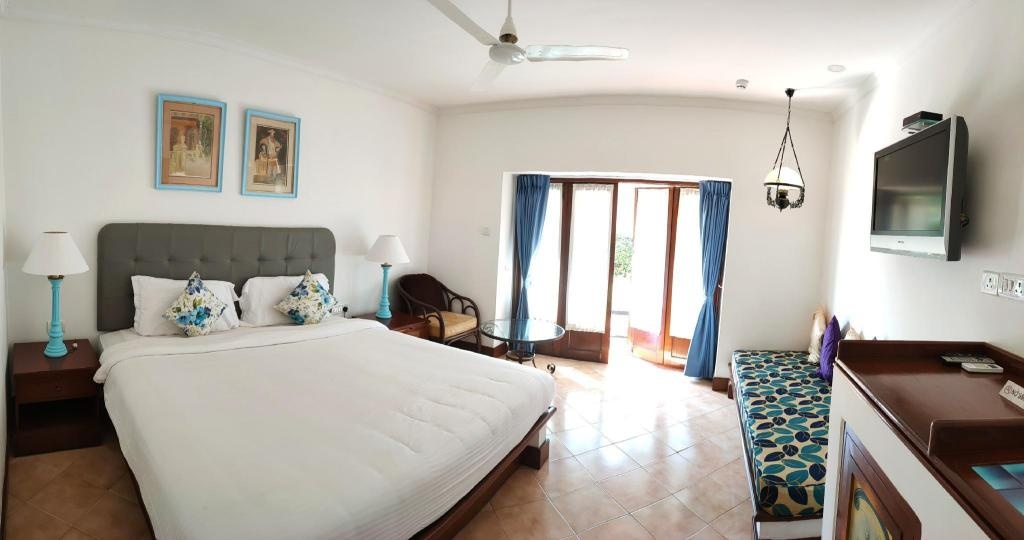 Coconut Grove Beach Resort  Rooms  Deluxe Room Garden View Guestroom 3