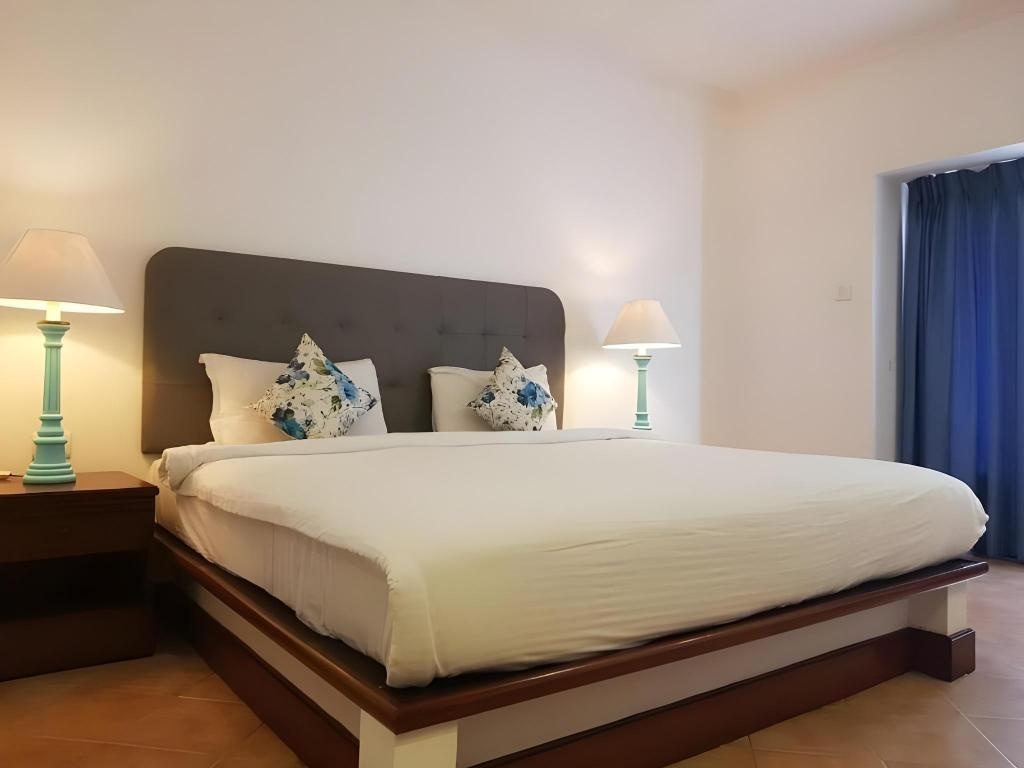 Coconut Grove Beach Resort  Rooms  Rooms Image 10 10