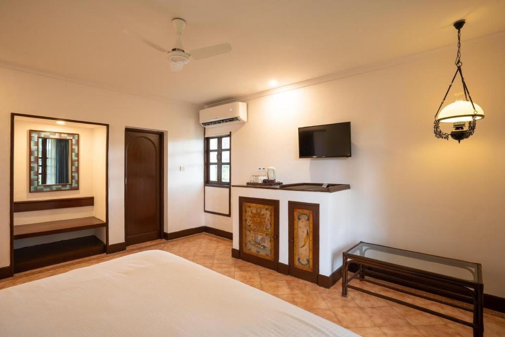 Coconut Grove Beach Resort  Rooms  Rooms Image 13 13