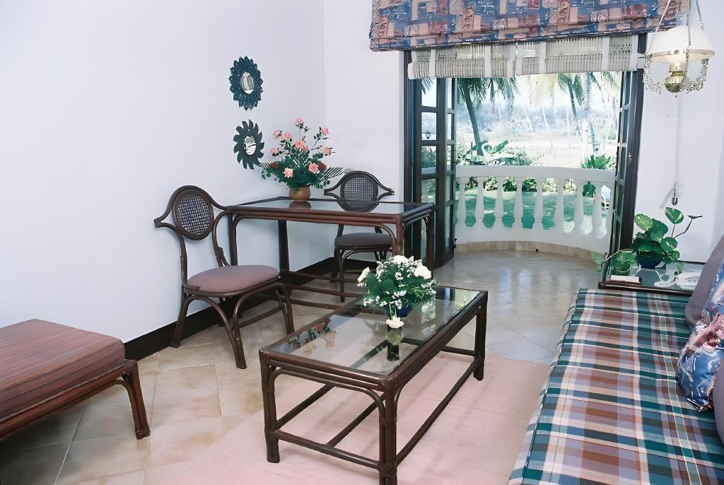 Coconut Grove Beach Resort  Rooms  Rooms Image 21 21
