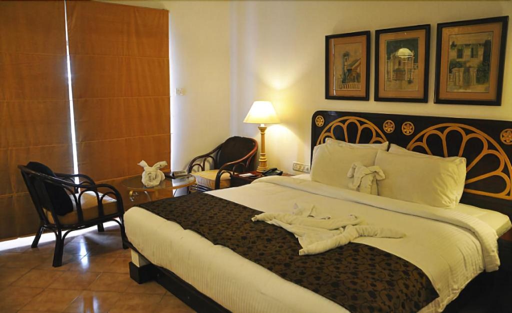 Coconut Grove Beach Resort  Rooms  Rooms Image 5 5