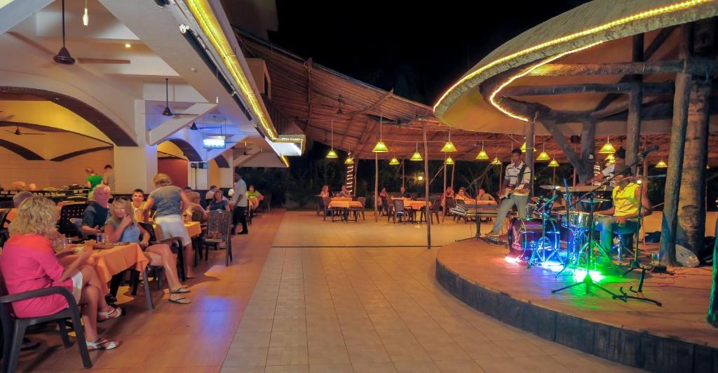 Nanu Beach Resort Spa Betalbatim  Dining  Restaurant 5