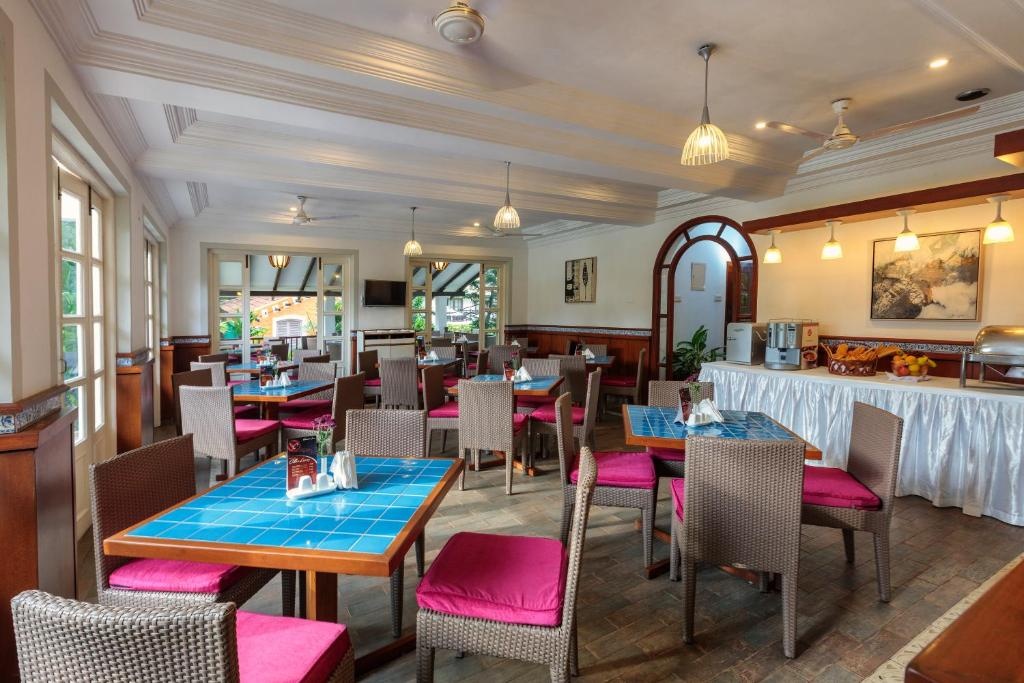 Sonesta Inns Beach Resort  Dining  Restaurant 2