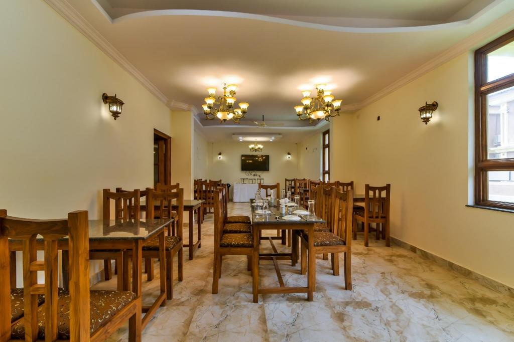 Sonikas Leisure  Dining  Dining Image 1 1
