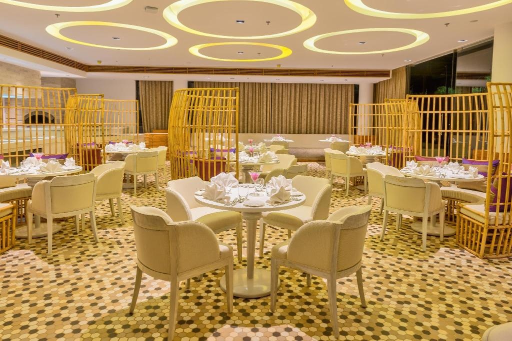 Azaya Beach Resort  Dining  Restaurant 10