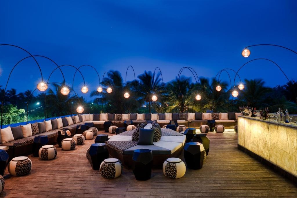 Azaya Beach Resort  Facilities  Barlounge 17