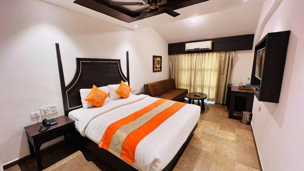 Rahi Resort De Crossroads  Rooms  Superior Queen Interior View 4