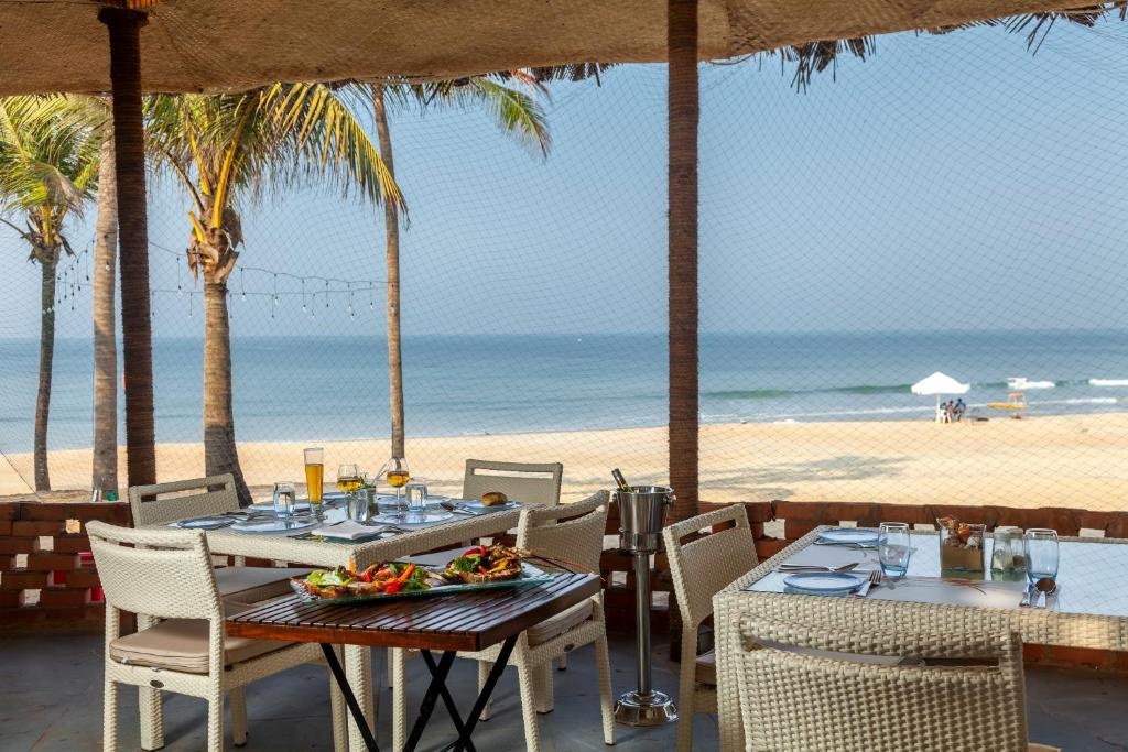 Caravela Beach Resort  Dining  Restaurant 3