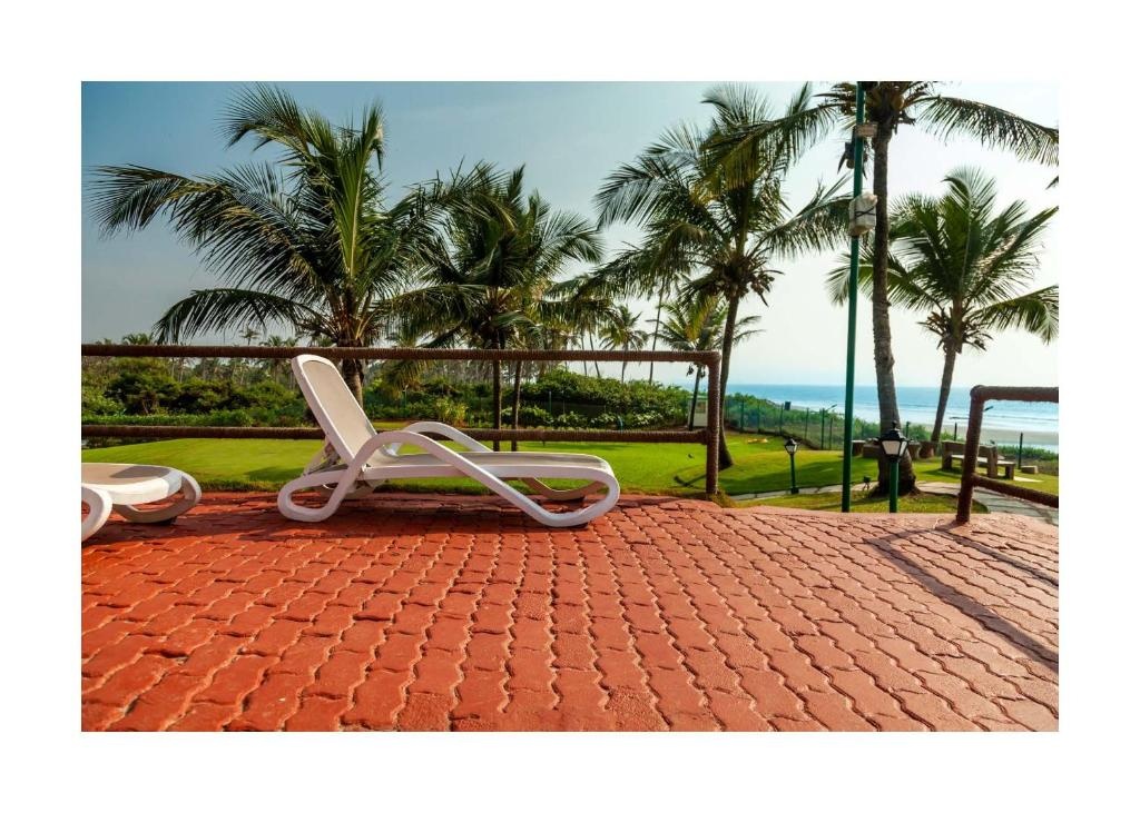 Caravela Beach Resort  Facilities  Beach 50