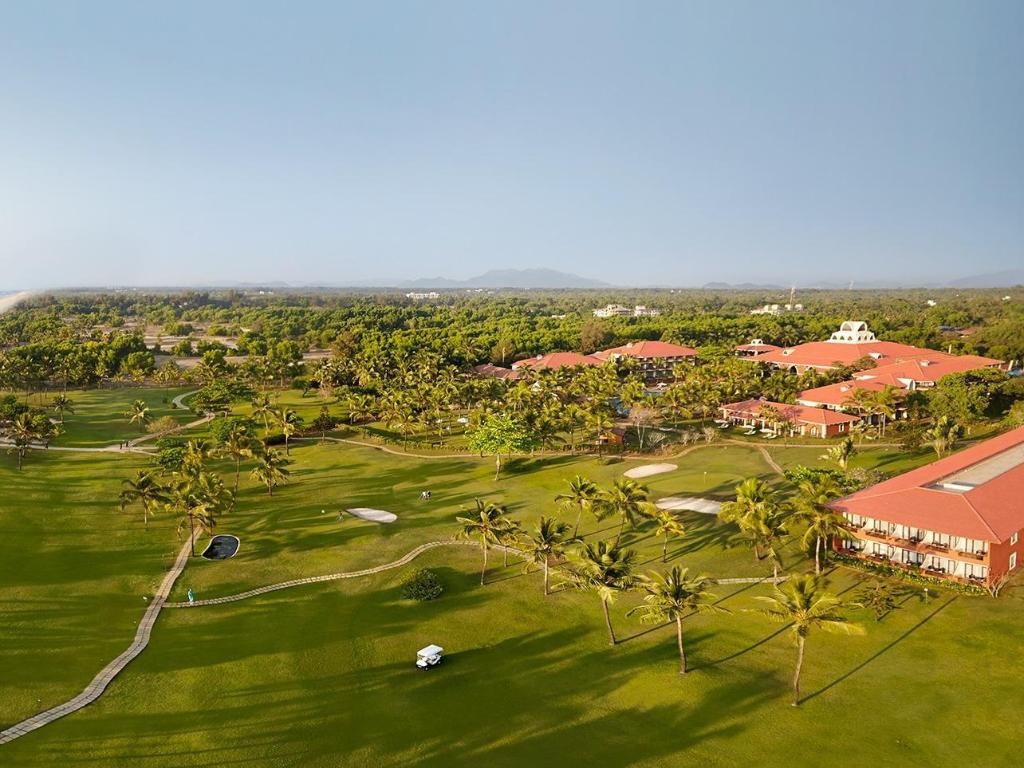 Caravela Beach Resort  Facilities  Golf Course On Site 16