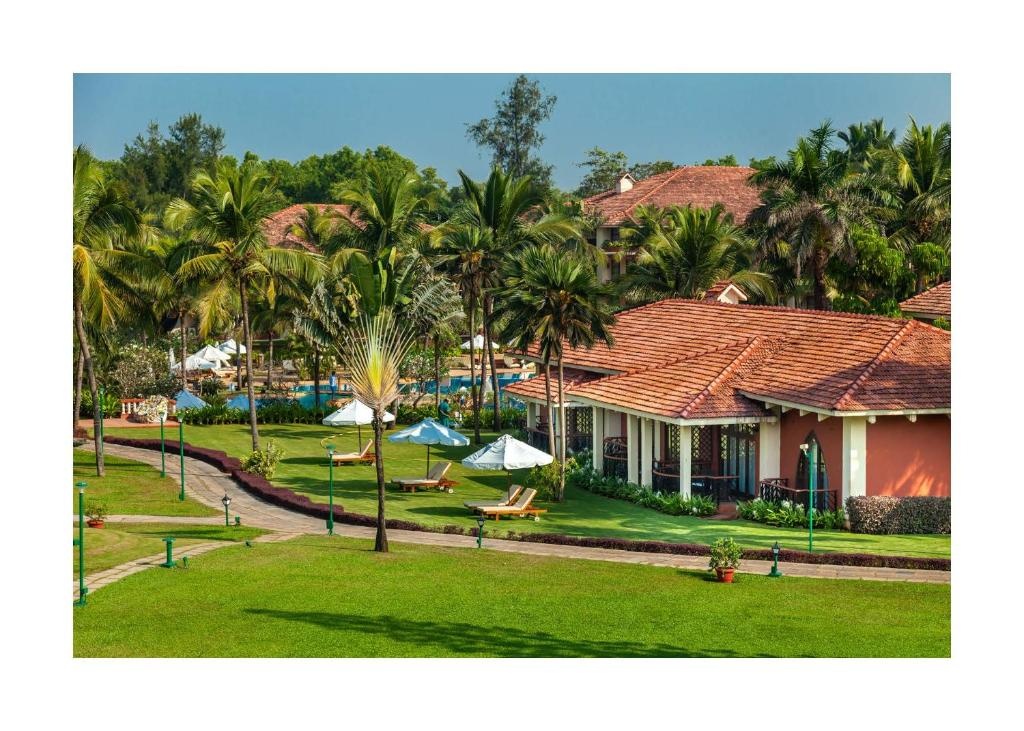 Caravela Beach Resort  Property Views  Entrance 10
