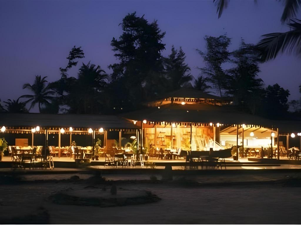 Varca Palms Beach Resort  Dining  Restaurant 3