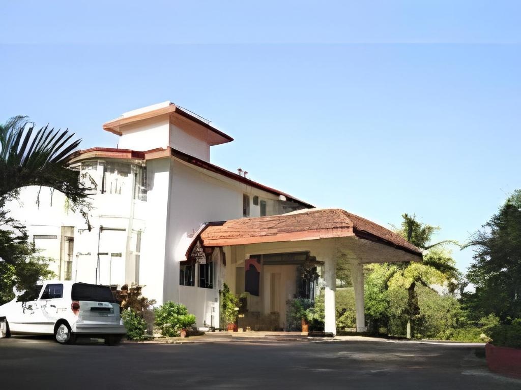 Varca Palms Beach Resort  Property Views  Entrance 16