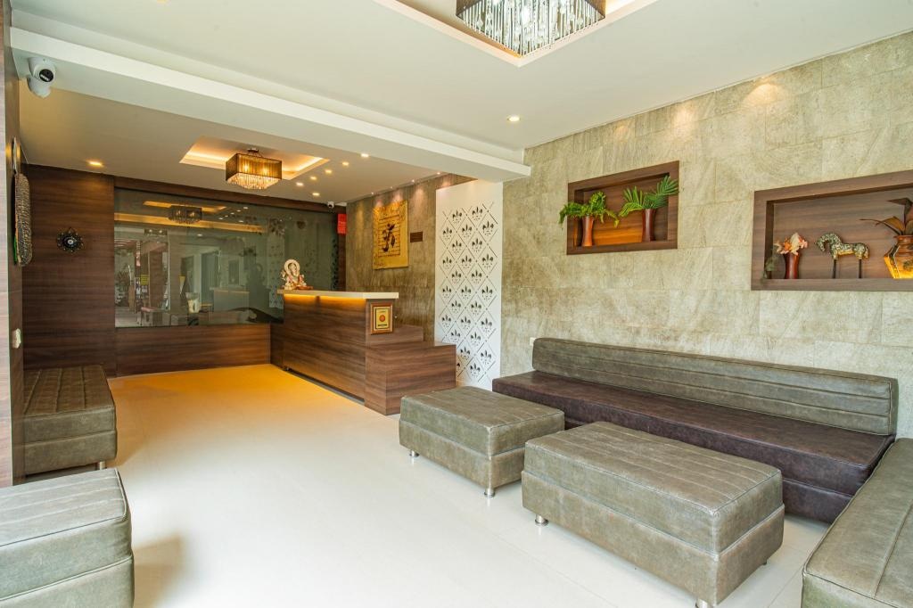 Hotel Campal  Property Views  Lobby 4