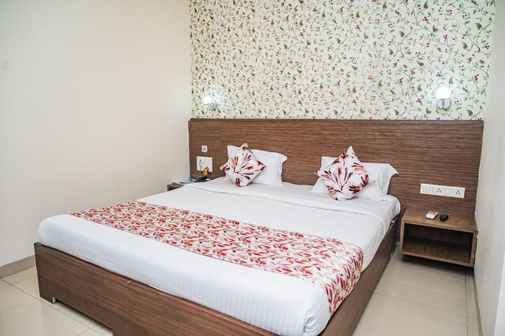 Hotel Campal  Rooms  Deluxe Room Bedroom 4