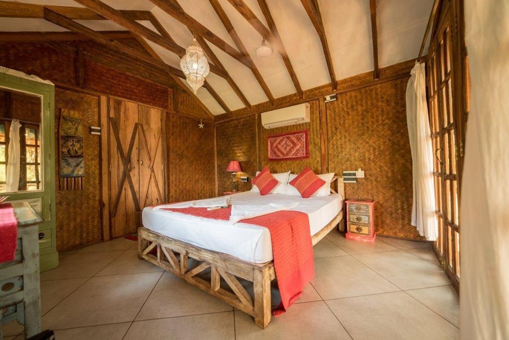 Little India Beach Cottages  Rooms  Oceanside Room Interior View 7