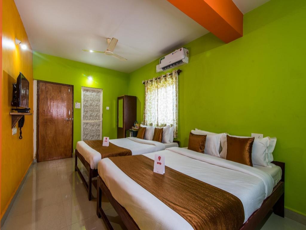 OYO 10793 Near Baga Beach  Facilities  Bedroom 1